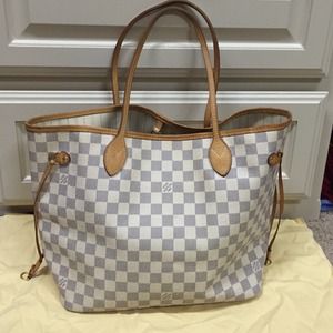 Louis Vuitton Neverfull handbag- MM size