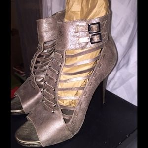 Steve Madden Pewter Metal 4" Cage Sandals like new