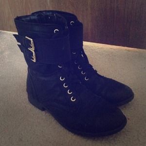 COMBAT BOOTS