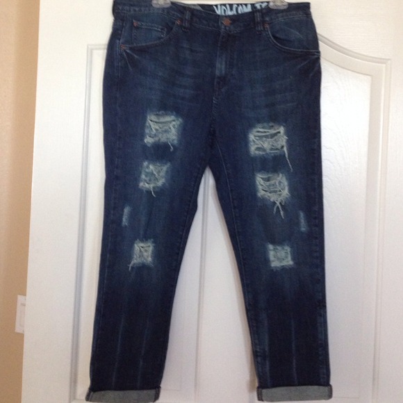 Volcom distressed capris! NWOT! - Picture 1 of 3
