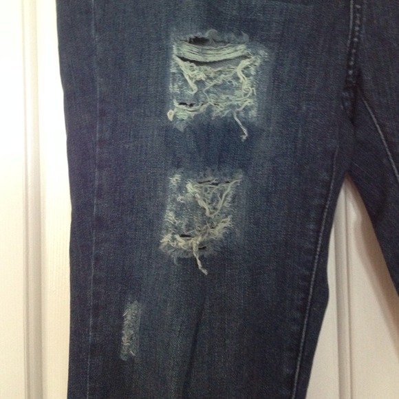 Volcom distressed capris! NWOT! - Picture 2 of 3