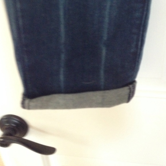 Volcom distressed capris! NWOT! - Picture 3 of 3