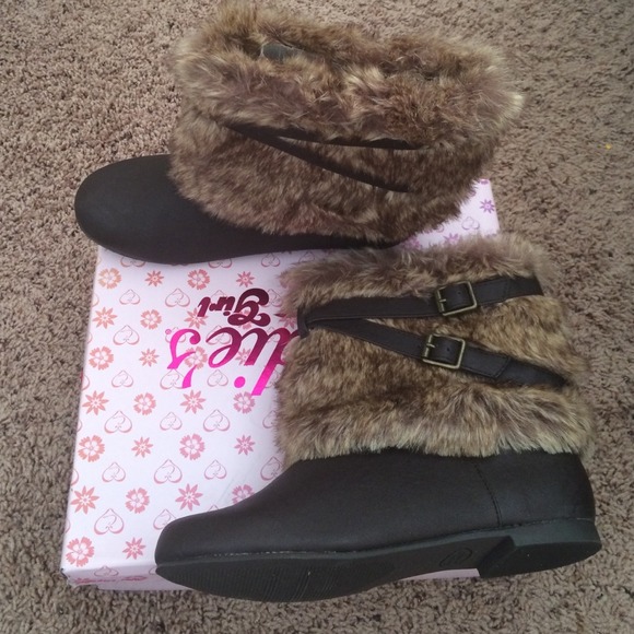 Fur boots