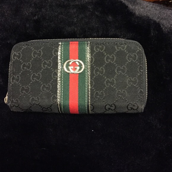 Gucci zip around wallet