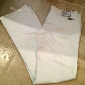 BUNDLED!!! 7 for all mankind white jeans!