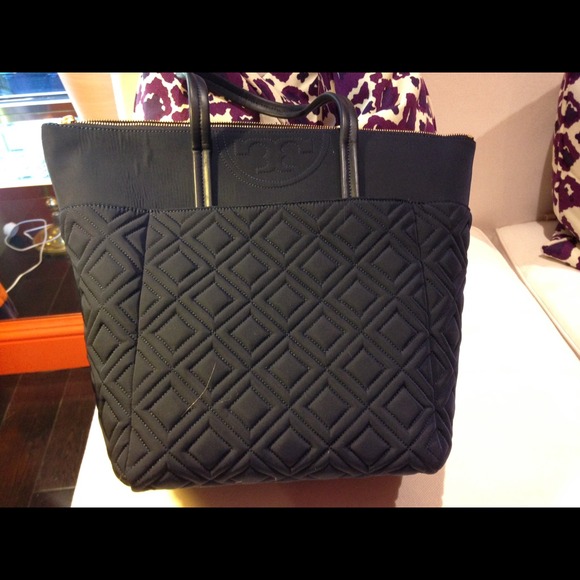 Tory Burch Handbags - Tory Burch Navy Quilted Fleming Tote GUC