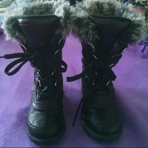 Snow boots