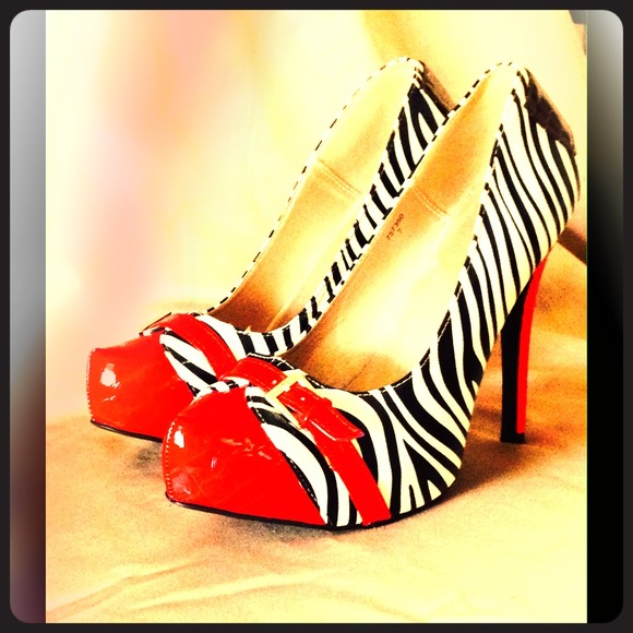 Heels for a bold look!