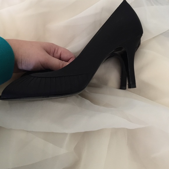 Nina satin black pumps - Picture 3 of 4