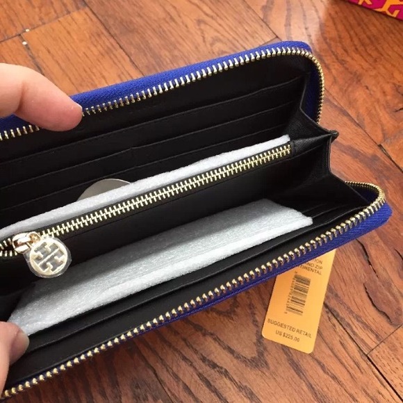 Tory Burch wallet in blue color - Picture 2 of 3