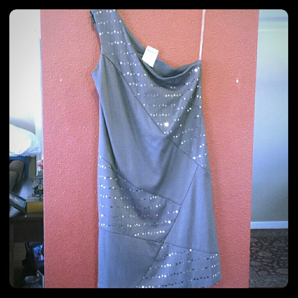 Single off the shoulder dress