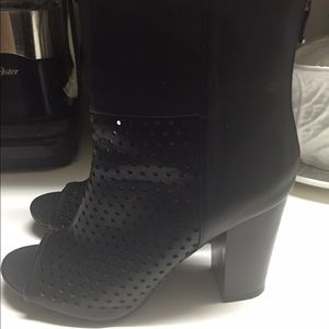 Open toe stacked heel booties👢