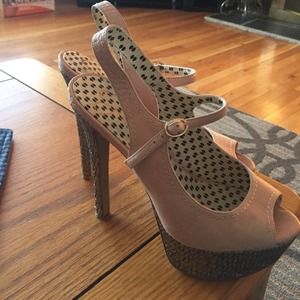Jessica Simpson size 7.5