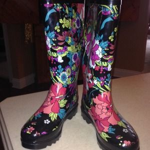 Sak Roots rain boots