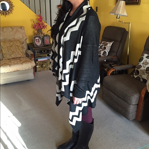 ❌HOLD❌Oversized Chevron Cardigan - Picture 2 of 3