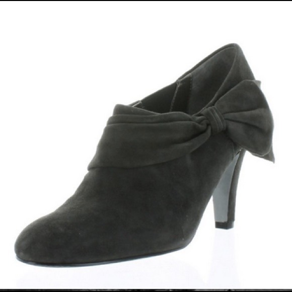 SALE! Tahari black ankle booties