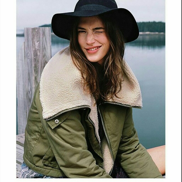 UNIF × Urban Outfitters Sherpa Lined Bomber Jacket - Picture 4 of 7