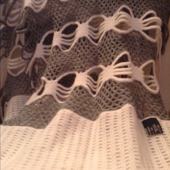 White and gray knitting scarf