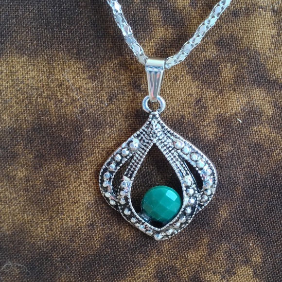 Old World Green & Silver Necklace