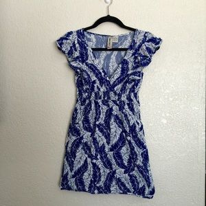 Blue and white feather pattern dress.