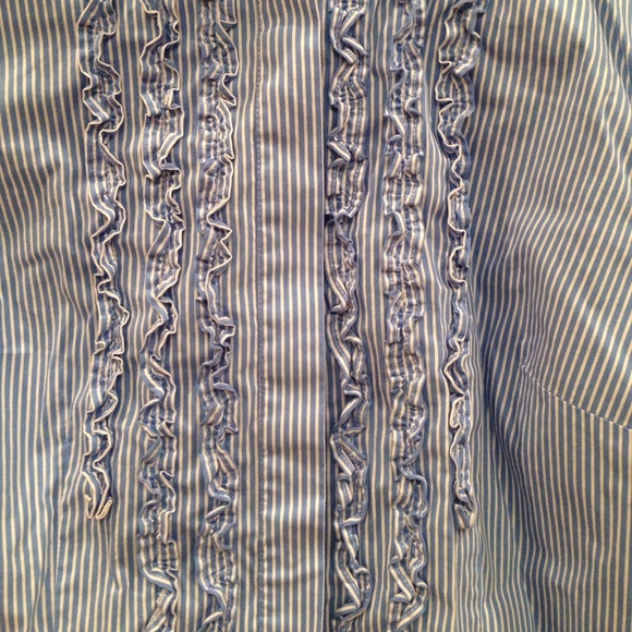 Button down - Picture 2 of 3