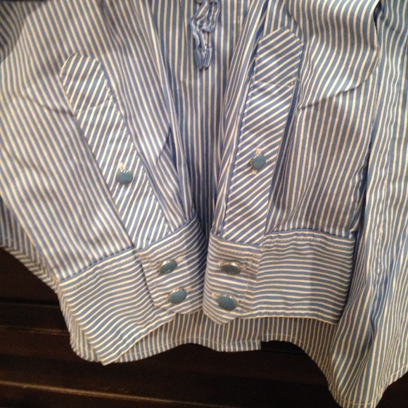 Button down - Picture 3 of 3