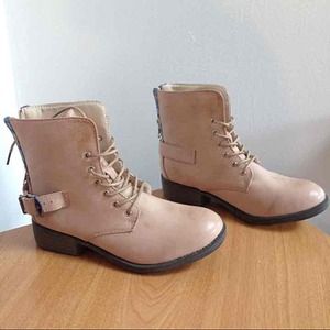 Tan Size 7 Combat Boots