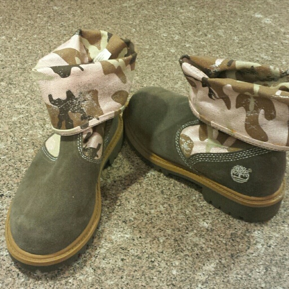 Boots - Picture 3 of 4