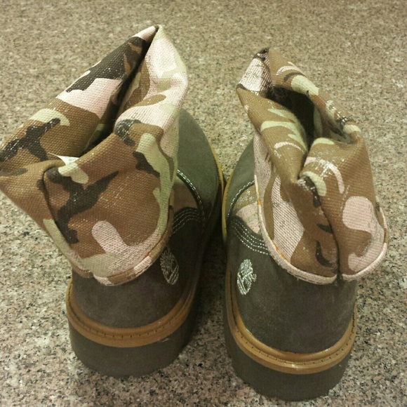 Boots - Picture 4 of 4