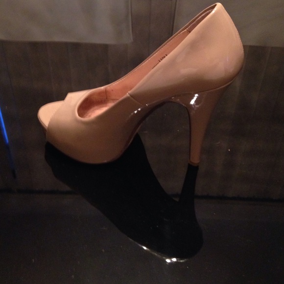 Chinese Laundry Nude peep toe platform heels - Picture 3 of 4