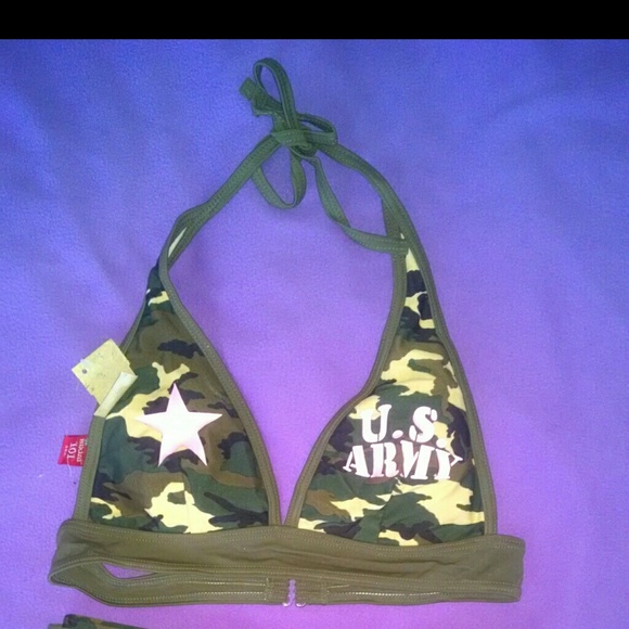 Bikini - Picture 3 of 4