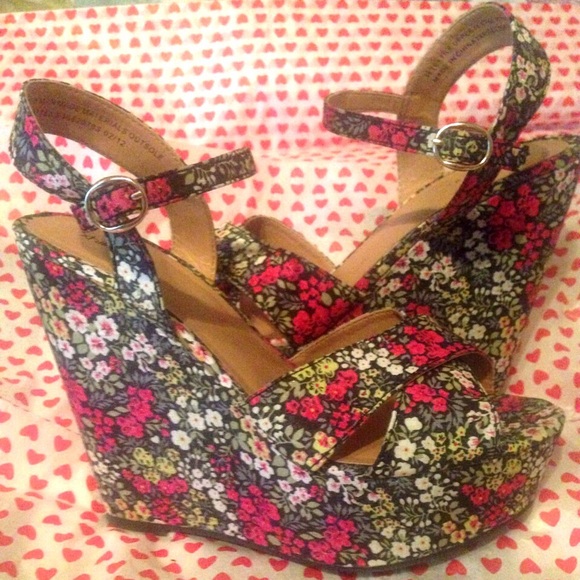 Xhilaration Floral Wedges