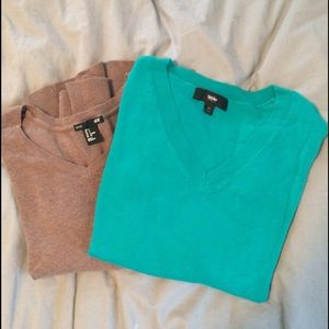 V-neck sweater bundle