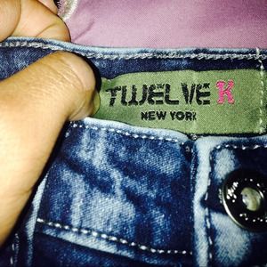 тωєℓνє к ∂єѕιgиєя ∂ємιи ∂ιѕтяєѕѕє∂ ραитѕ