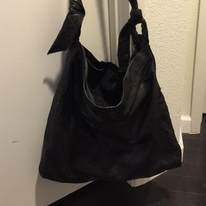 Leather handbag in black