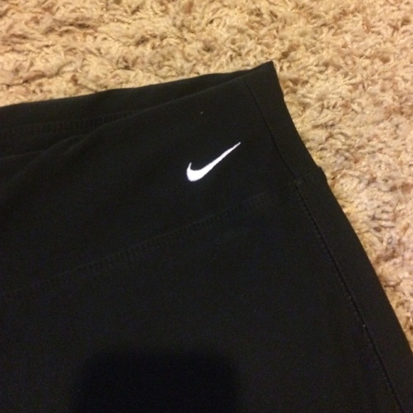 Nike Dry fit Crops - Picture 2 of 4