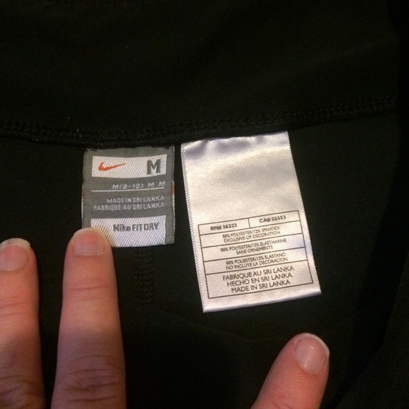 Nike Dry fit Crops - Picture 4 of 4