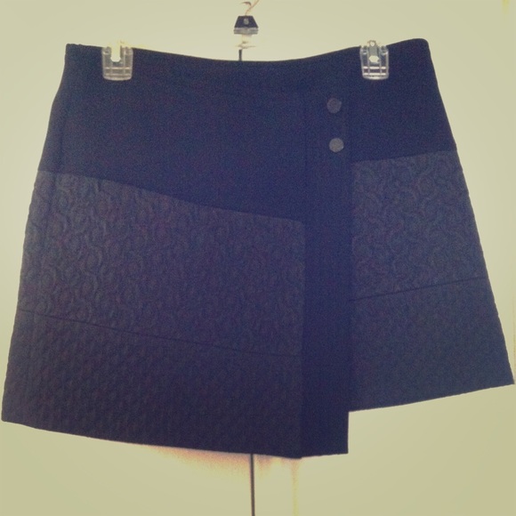 ZARA Mini wrap over skirt. With great pattern.