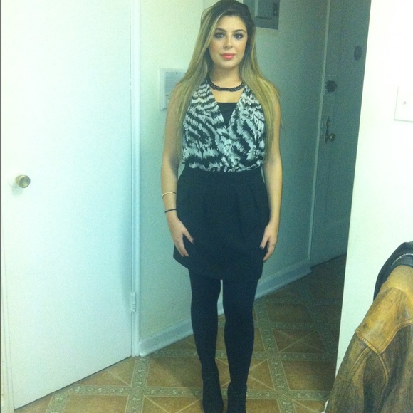 ZARA basic black Mini skirt. - Picture 2 of 2