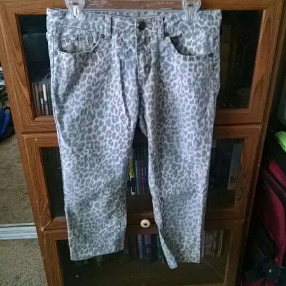 Jordache cheetah print skinny crop capris