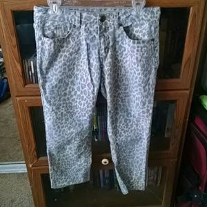 Jordache cheetah print skinny crop capris