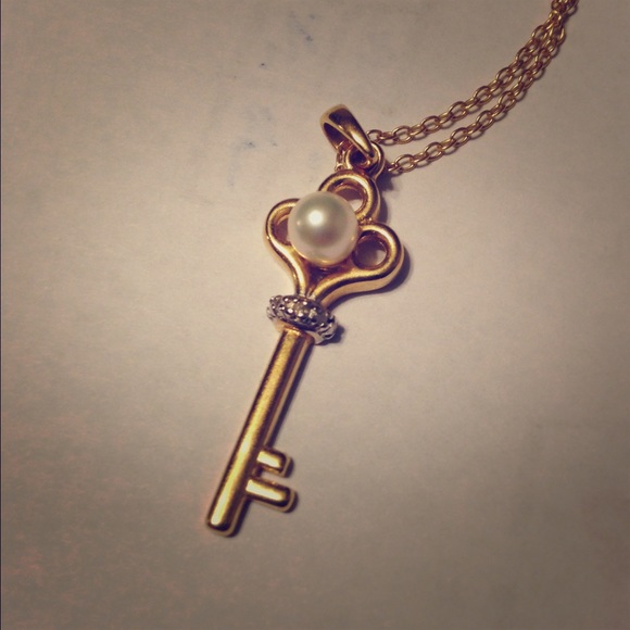 Gold key pearl necklace!!!