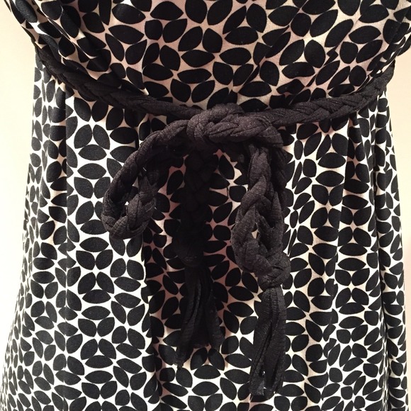 Max Studio Black and White Empire Waist Top - Picture 4 of 6