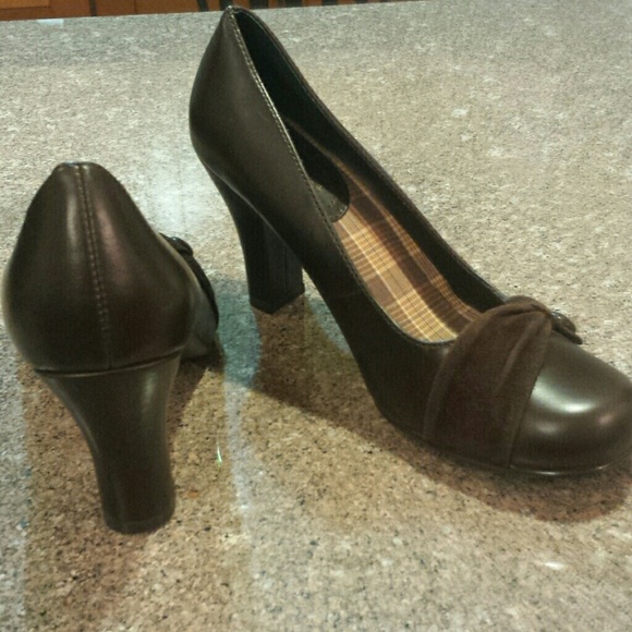 Shoes - Picture 4 of 4