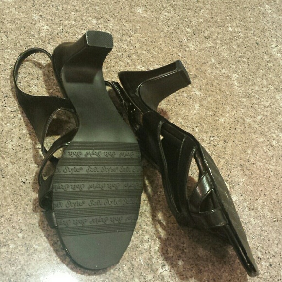 Shoes - Picture 3 of 4