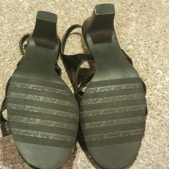 Shoes - Picture 4 of 4