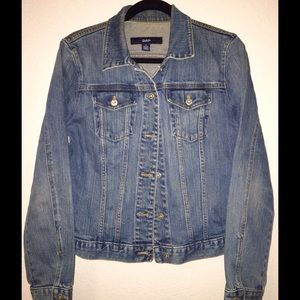 ⬇️PRICE DROP!⬇️ GAP Classic Denim Jacket!