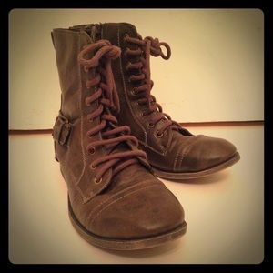 🎉HOST PICK!!!🎉 Short Brown Lace-Up Boot