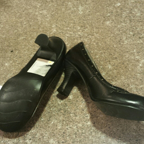 Shoes - Picture 3 of 4