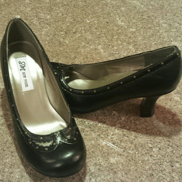 Shoes - Picture 4 of 4